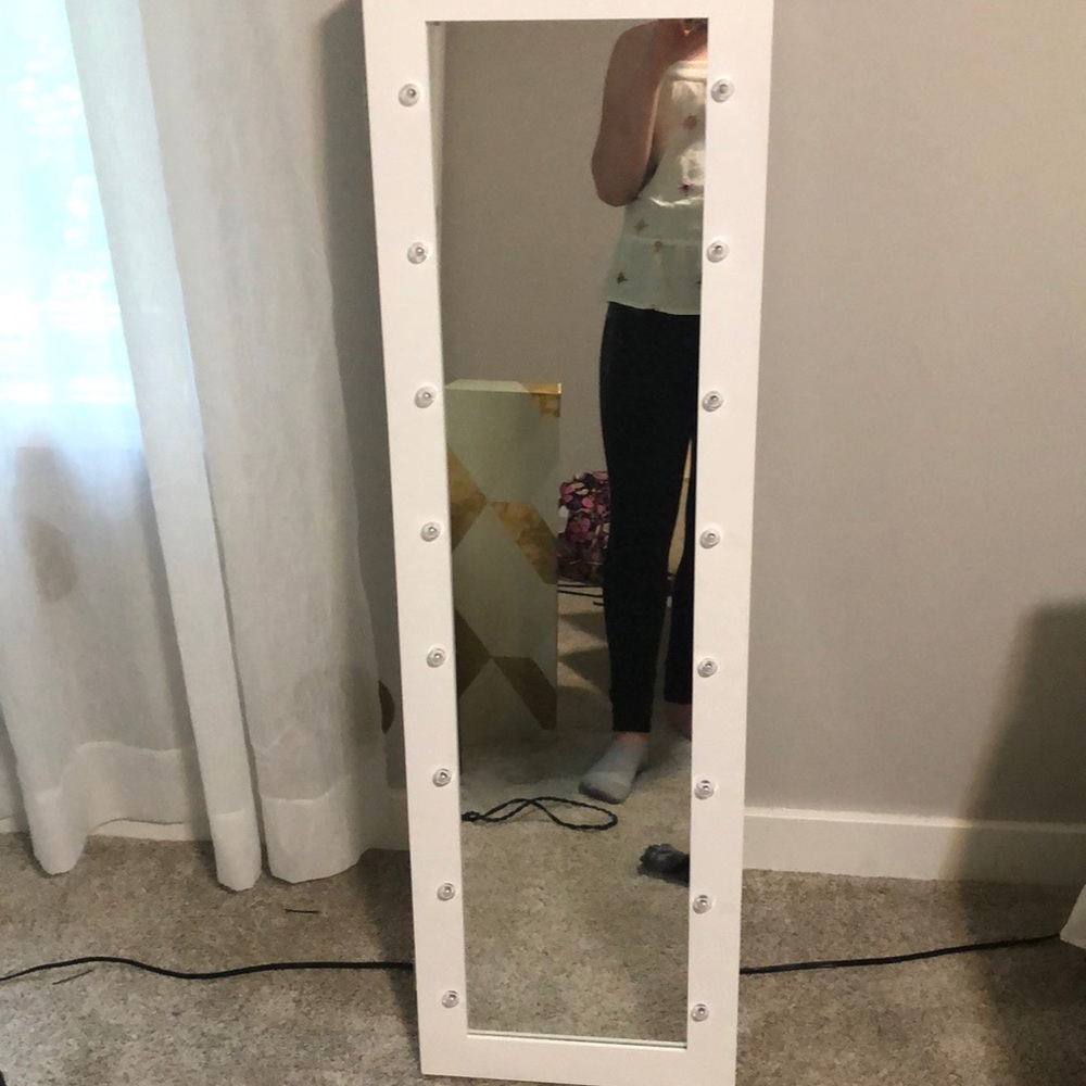 Lighted hanging jewelry mirror